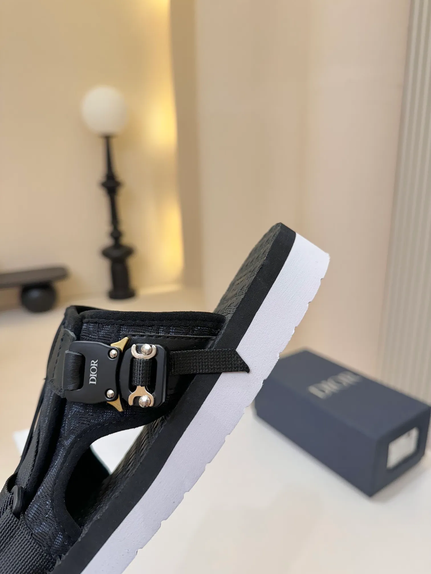 [Dior] P: 340💰 -Size: 38-46 Dior Dior D’s classic men’s slippers, high-end boutique, original material, pure cotton printed canvas upper, fine workmanship, super soft sole, casual, loose and comfortable, a must-have in summer!